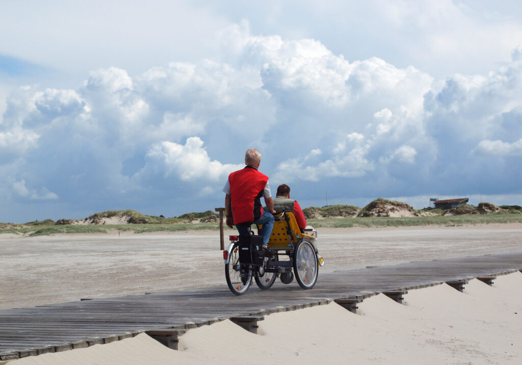 Meer Inklusion, mit dem Rollstuhl an den Strand